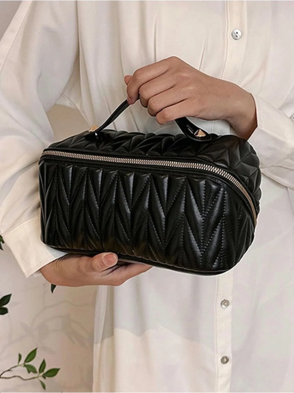 ✨🖤 NWT Travel Makeup Bag – Misvivaus (Black) 🖤✨ - Picture 2 of 8